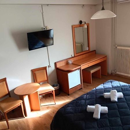 Hotel Liberty Mesolóngion エクステリア 写真
