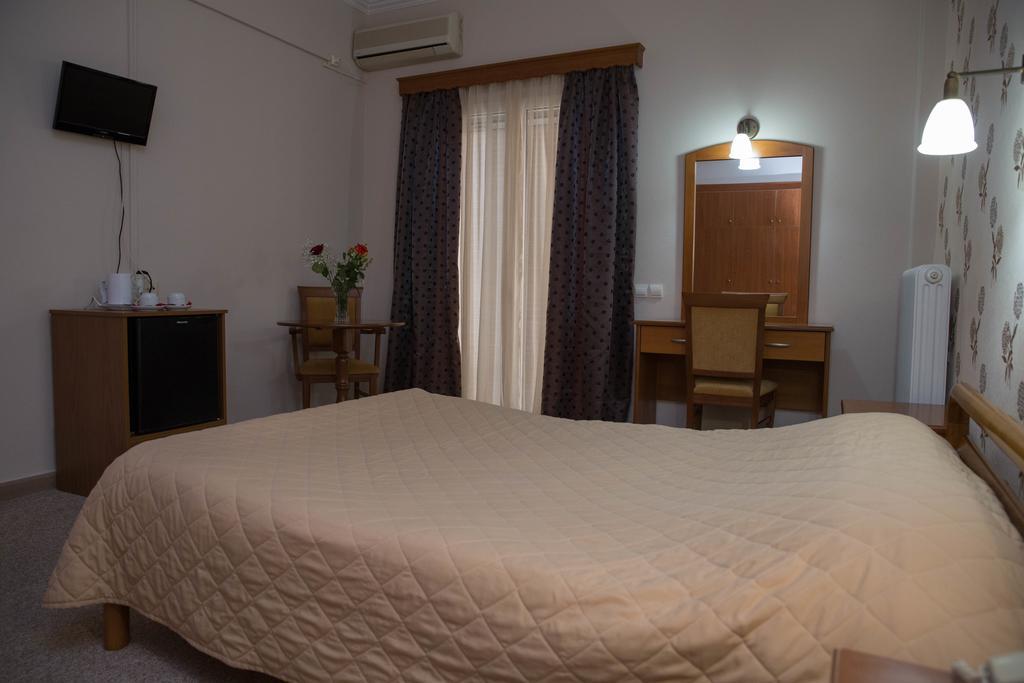 Hotel Liberty Mesolóngion エクステリア 写真