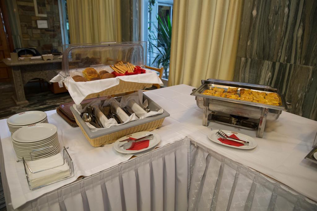 Hotel Liberty Mesolóngion エクステリア 写真