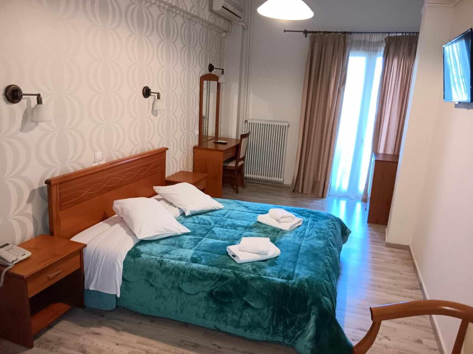 Hotel Liberty Mesolóngion エクステリア 写真