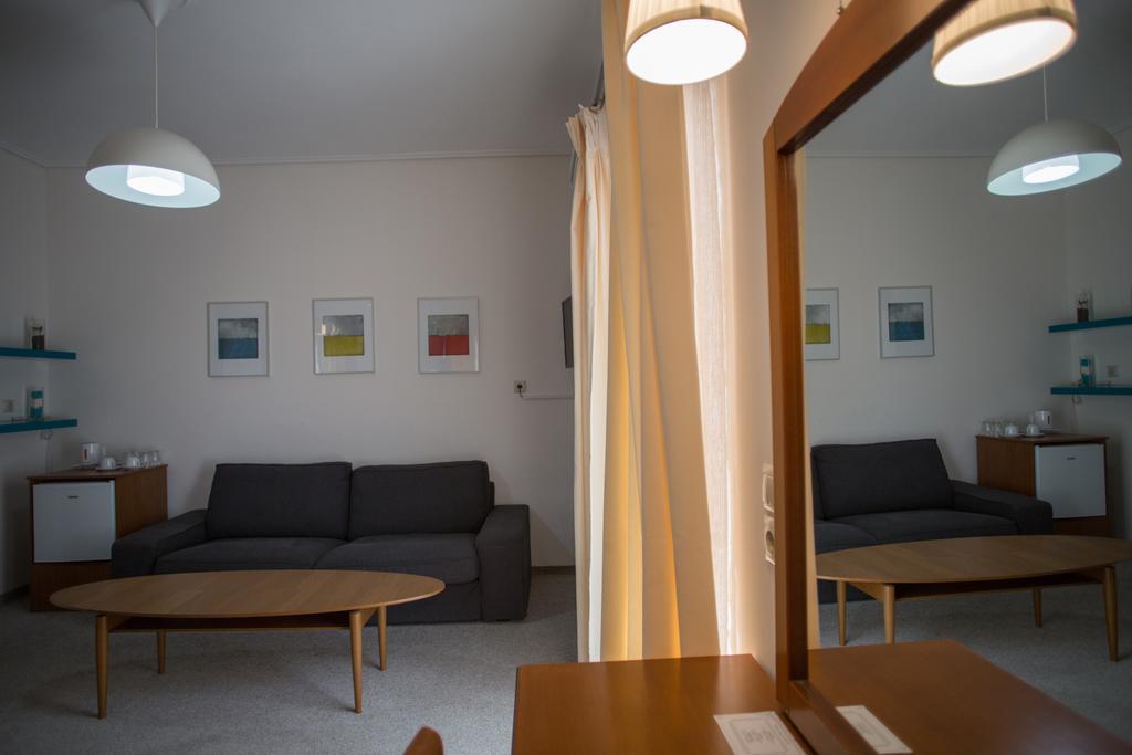 Hotel Liberty Mesolóngion エクステリア 写真