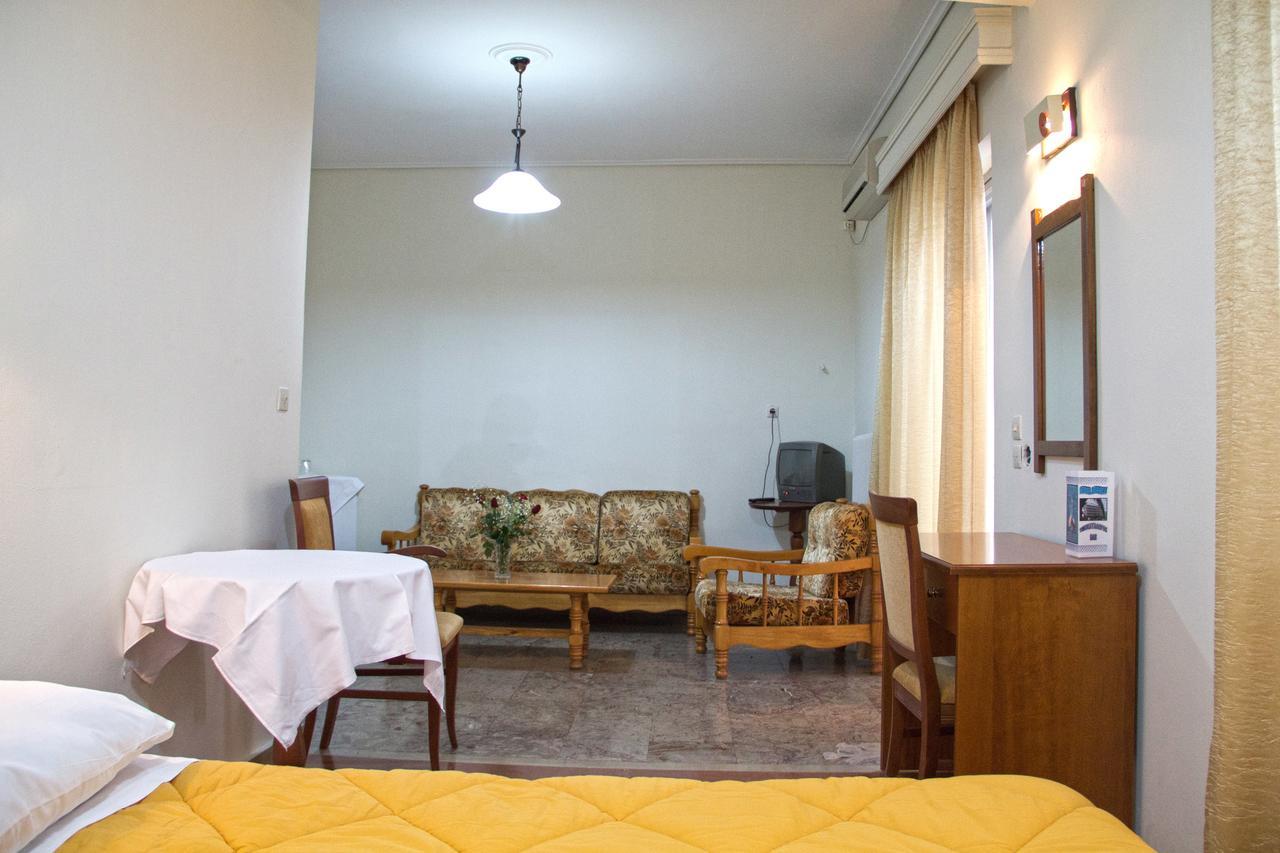 Hotel Liberty Mesolóngion エクステリア 写真