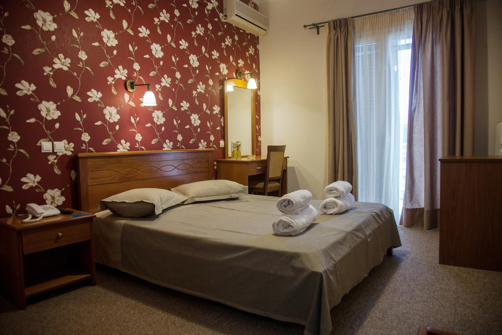Hotel Liberty Mesolóngion エクステリア 写真